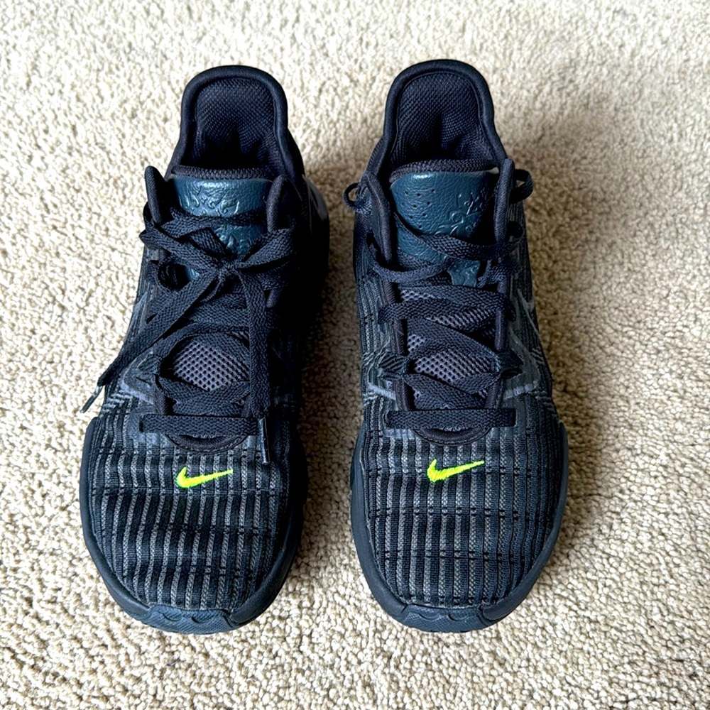 Nike Le Bron witness 6 black and green basketball shoes US 6